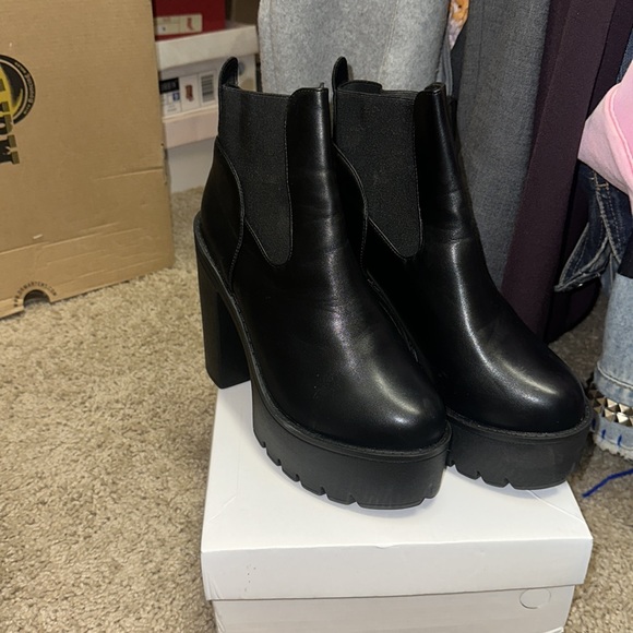 Boot heels - Picture 3 of 4